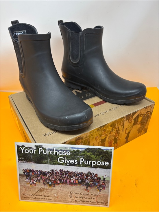 Roma Shoes - Sz 9 Roma Black Women's Chelsea Rain Ankle Boots used need cleaning 🧽